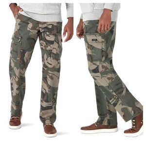 NWT Wrangler Relaxed Fit Camo Cargo Pants